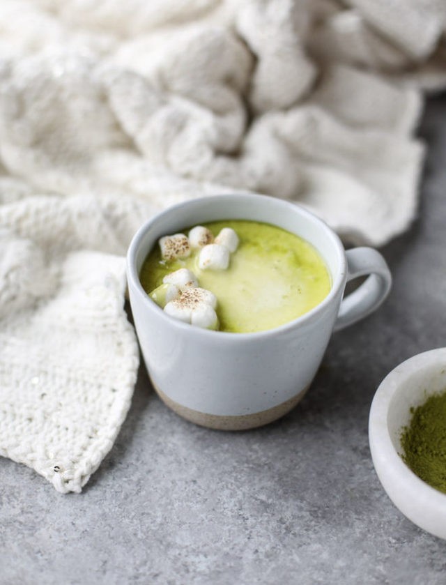 1538590879 matcha hot chocolate i howsweeteats.com 4 660x865