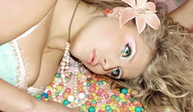 1452151837 makeup 1 640x372