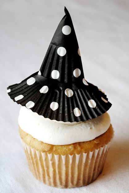 1539581306 1440597530 witch hat cupcake topper sm