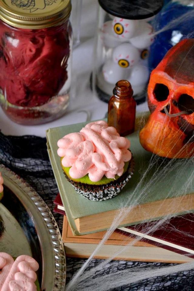 1539581844 1466720888 tattooed martha mad scientist cupcakes with brain buttercream frosting 8