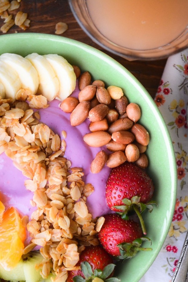 https://image.sistacafe.com/images/uploads/content_image/image/8044/1433513085-healthy-breakfast-smoothie-bowl-9.jpg
