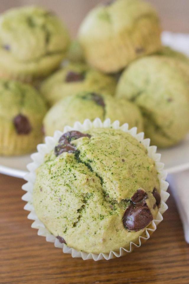 1542897509 matcha muffins front