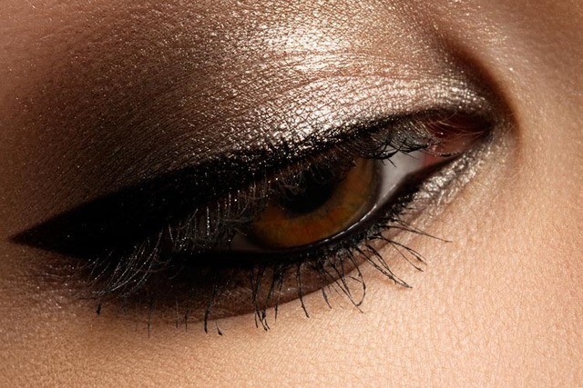 1543076204 10 amazing makeup tips for brown eyes1