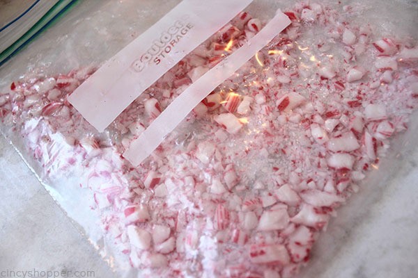 1543649488 peppermint brownies 9