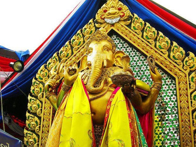 ไหว้ พระ เสริม ดวง , ไหว้พระขอพรปีใหม่ , ไหว้พระเสริมดวงการเงิน , ไหว้พระเสริมดวงการงาน , ไหว้พระเสริมดวงความรัก
