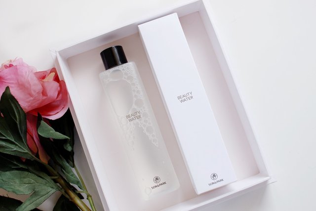 1546869434 beauty%2bwater