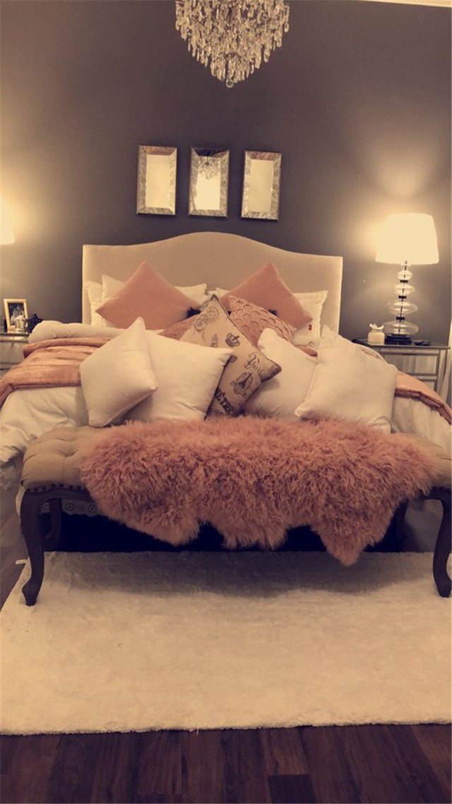 1547532481 pink and grey living room decor 14