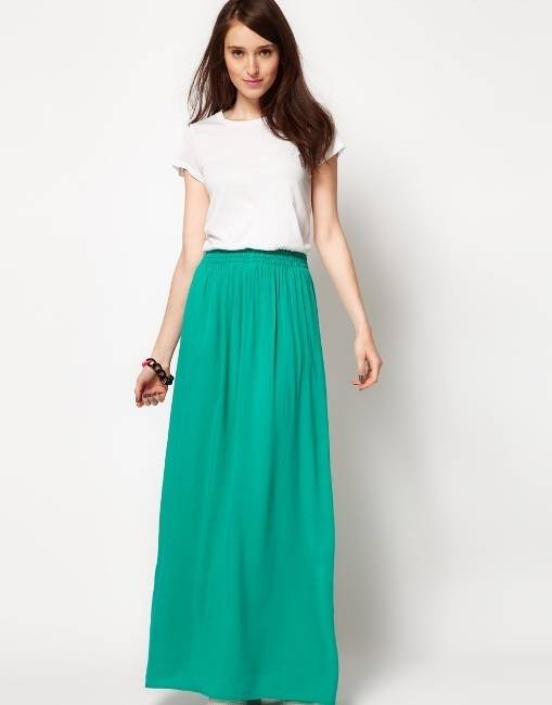 https://image.sistacafe.com/images/uploads/content_image/image/86385/1453766277-Grey-Maxi-Skirt-Outfits-For-Summer-Season.jpg