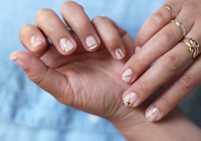 1552888014 goldstripednails1