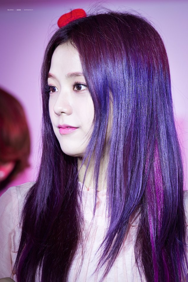 สีผมสําหรับคนผิวขาวเหลือง ผมสีประกายอมม่วง