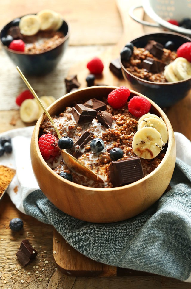 1553618665 7 ingredient dark chocolate quinoa breakfast bowl full of antioxidants fiber and protein vegan glutenfree breakfast recipe healthy