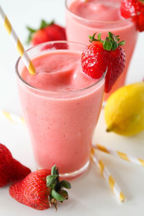 1554779030 strawberry lemonade smoothie 4