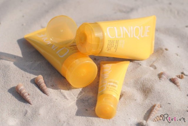1555345410 kem chong nang clinique after sun rescue balm with aloe 01