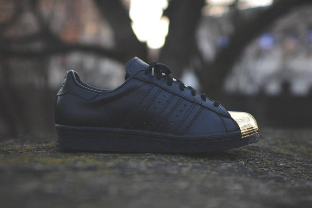 1454492847 adidas originals womens superstar 80s metal toe black gold 02