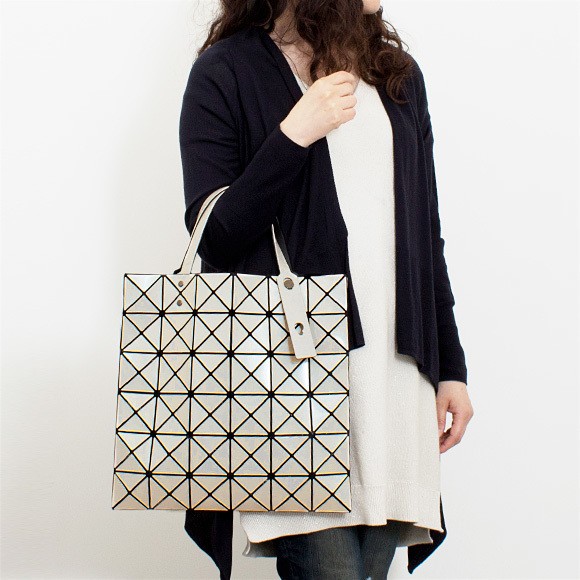 กระเป๋าแบรนด์แท้ราคาถูก Issey Miyake