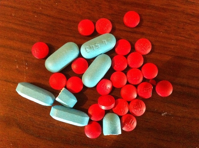 https://image.sistacafe.com/images/uploads/content_image/image/9006/1433841207-Blue_and_Red_Pills__Cold_Pills_and_Decongestants_.JPG