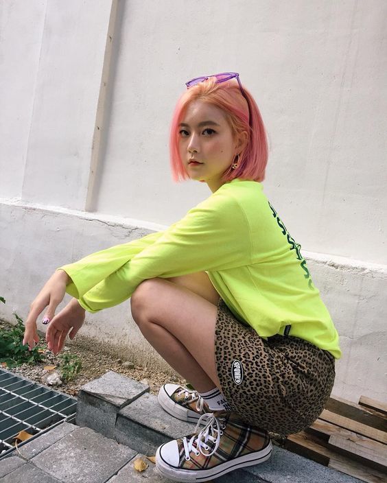 ชุดนีออน สีนีออน เสืื้อเขียวนีออน แฟชั่นนีออน ลายเสื้อ