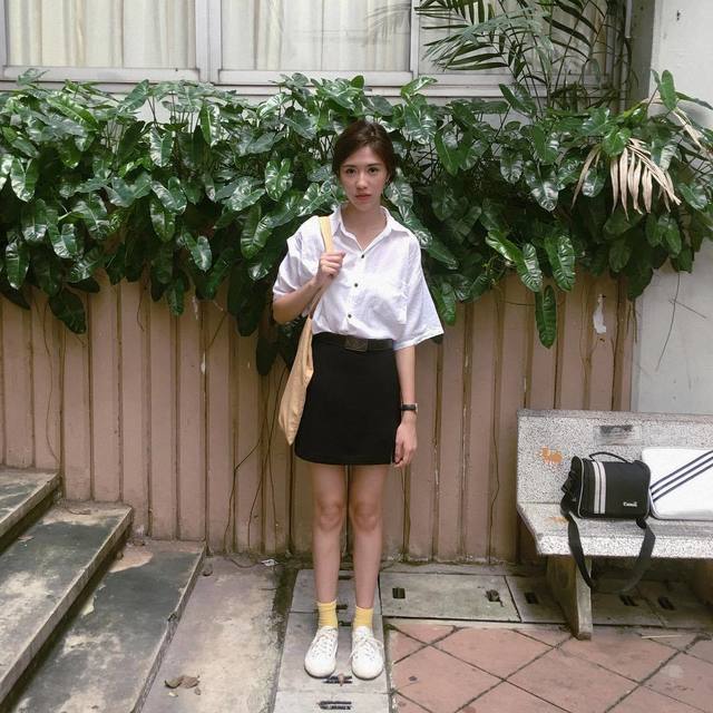 เปิดเทอม , ชุดนักศึกษา , แฟชั่นชุดนักศึกษา , ชุดนิสิต , แมทช์ชุดนักศึกษา , แต่งตัวไปมหาลัย pantip , รองเท้าผ้าใบ ใส่ไปมหาลัย , ใส่กระโปรงพลีทยาวให้สวย , กระโปรงทรงเอ ใส่กับรองเท้า