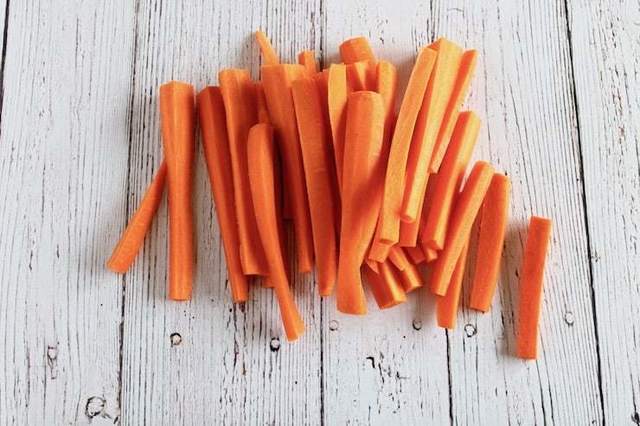 1558625395 baked carrot fries recipe crispy