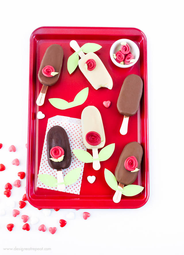 1455094787 ice cream bar almond bark rose easy valentines day treat idea find the tutorial at design eat repeat