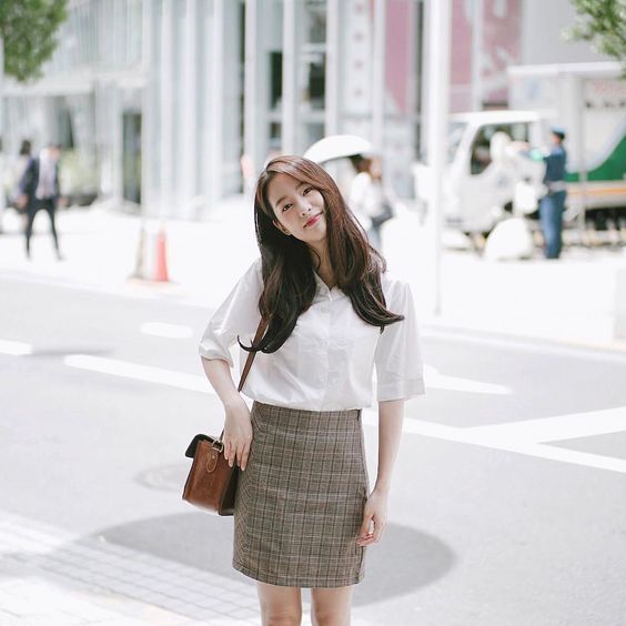กระโปรงทรงเอ แมทช์เข้ากับ Minimal Hipster Style ได้ลงตัวสุด ๆ 