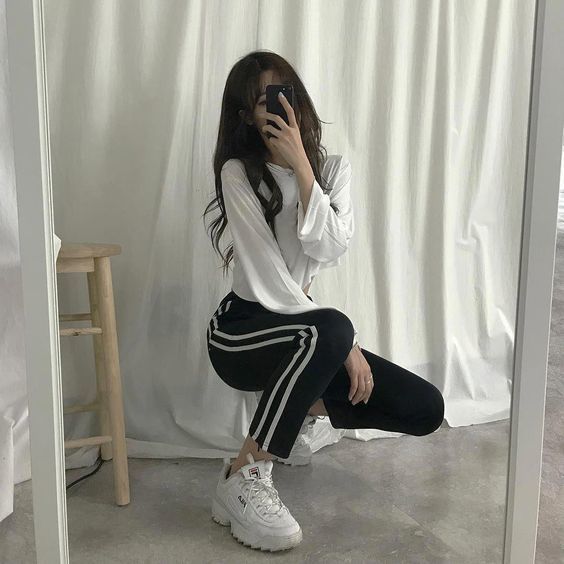 1560824327