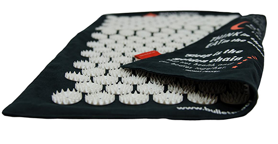 https://image.sistacafe.com/images/uploads/content_image/image/9533/1433995783-Bulletproof-Sleep-Induction-Mat-Review-Does-it-really-work-.jpg