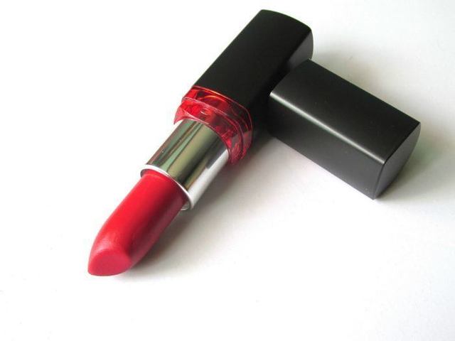 1571063156 maybelline color show big apple red creamy matte lipstick pink my red review 700x525