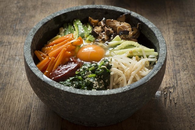 1588847406 1200px dolsot bibimbap
