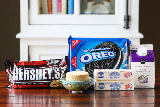 1457255573 dark chocolate salted caramel oreo pie recipe 04