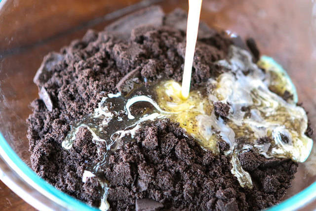 1457262427 dark chocolate salted caramel oreo pie recipe 06