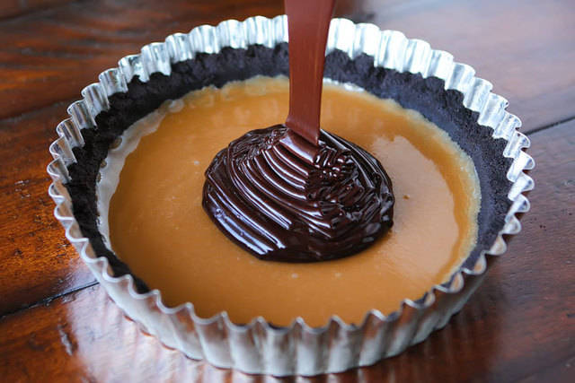 1457265392 dark chocolate salted caramel oreo pie recipe 12