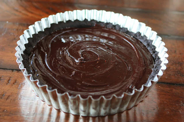 1457265790 dark chocolate salted caramel oreo pie recipe 13