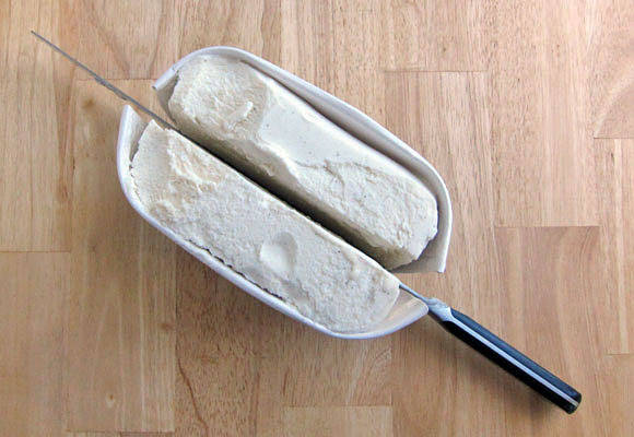 1457277759 2013 08 02 ice cream sandwiches cutting ice cream 580w