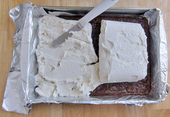 1457277912 2013 08 02 ice cream sandwiches spreading ice cream 580w