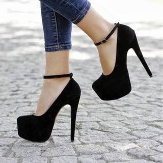เคล็ด (ไม่) ลับ วิธีเดินบนรองเท้าส้นสูงให้สวย