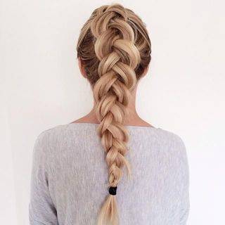 รวมสไตล์ ทรงผมเปียกลับด้าน Inside-out Braid สวย ดูดี ไม่ตกเทรนด์