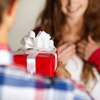 1444286400 1443152660 couple gift