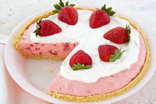 1444797220 creamy strawberry pie 59198