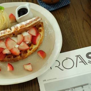 พามาทัวร์ร้านคาเฟ่ขนมหวานไปกับร้าน ROAST