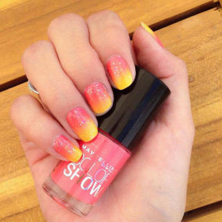 40 สไตล์เพ้นท์เล็บไล่เฉดสี Ombre สวยมีสไตล์