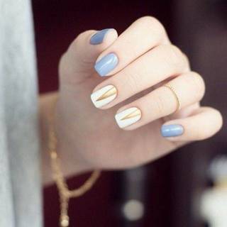 รวมไอเดียแฟชั่นเล็บสามเหลี่ยม Triangle Nails สวยหรูดูแพง