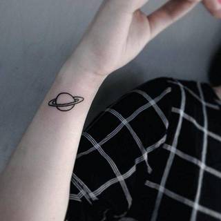 30 Space Tattoo รอยสักสไตล์อวกาศสุดแนว