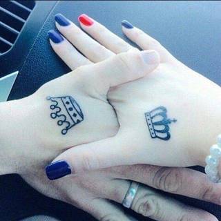รอยสักมงกุฎสุดน่ารัก King and Queen สำหรับคู่รักสายไฮโซ