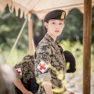 แฟชั่นการแต่งตัว ยุนมยองจู จาก Descendants of theSun