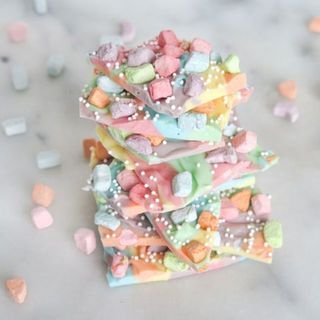 Rainbow Chocolate Bark ขนมหวานสีรุ้งพาสเทล น่ารักมุ้งมิ้งแถมน่ากินสุดๆ