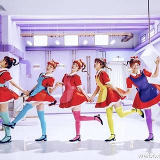 ทำความรู้จักกับสาวๆ "Red Velvet" ผ่านแฟชั่นจากผลงานเอ็มวีกัน