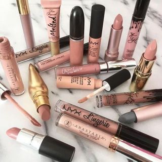 Must Have!! รวมสุดยอด 'ลิปสติกโทนนู้ด' ที่ต้องมีไว้ในกรุเครื่องสำอาง!