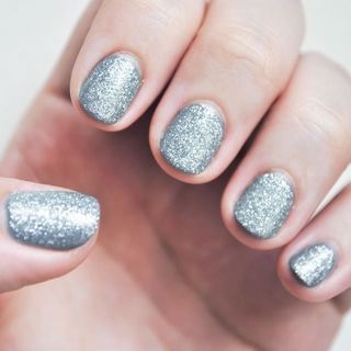 DIY 'เล็บลายกากเพชร' สวยๆ ที่ทำง่ายจนไม่อยากจะเชื่อ!
