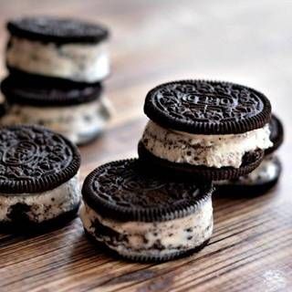 วิธีทำ 'OREO Ice Cream Sandwich' ง่ายๆ ด้วยส่วนผสม 2 อย่าง !